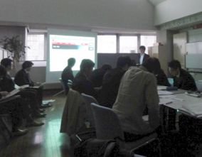 発表の様子（平井健二）
