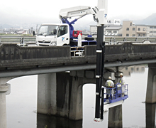 橋梁点検車を導入